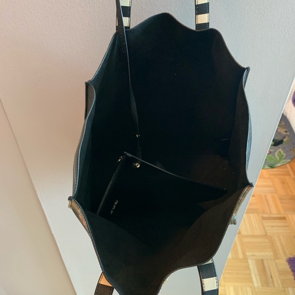 Givenchy Patterned Tote - Picture 4 of 11